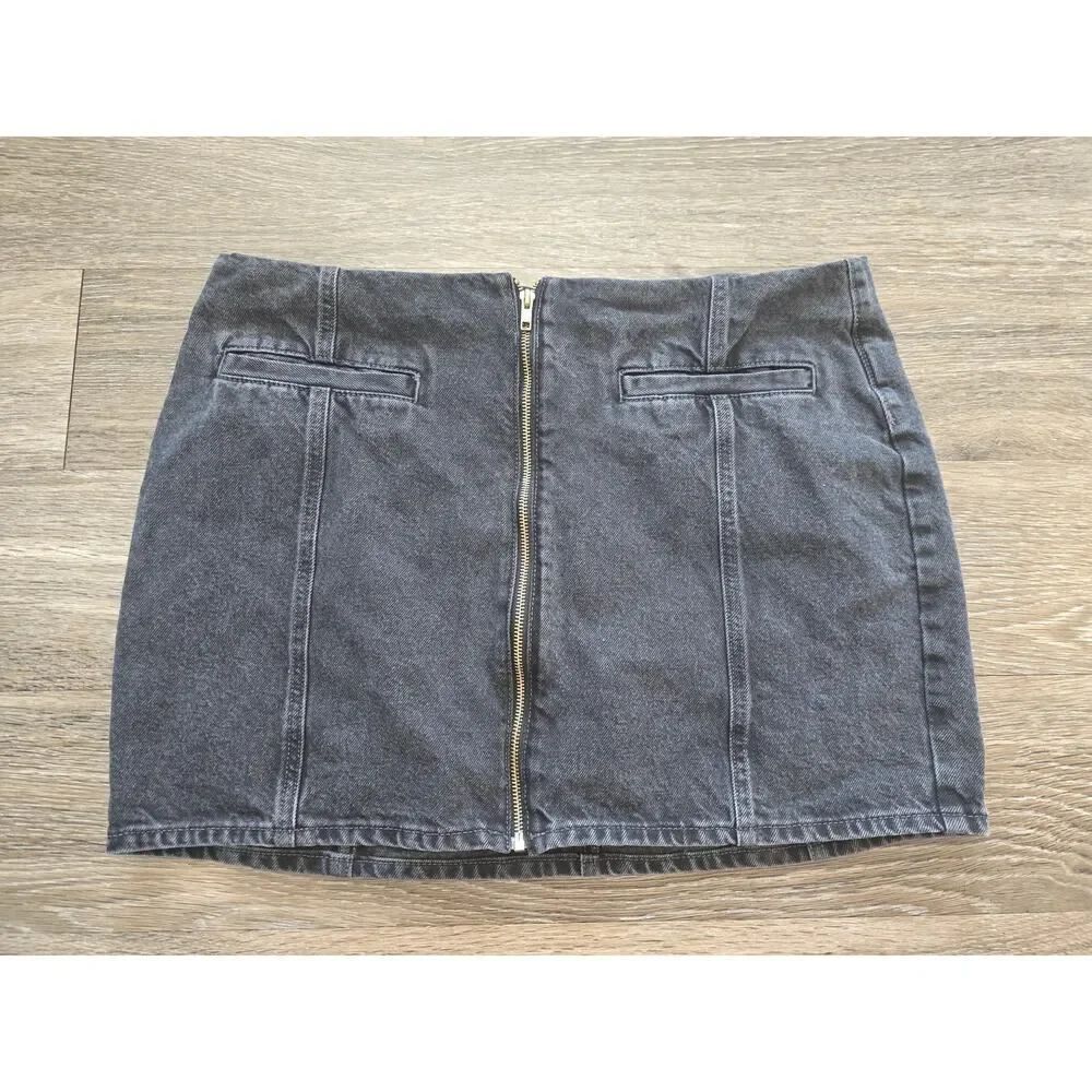 Old Navy Denim Mini Skirt Mid-Rise Size 14 Gray Zip Front Y2K Casual Effortless